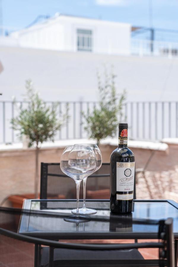 Wineart House, Terracielo Indipendente Nel Centro Di Monopoli Apartment Exterior foto
