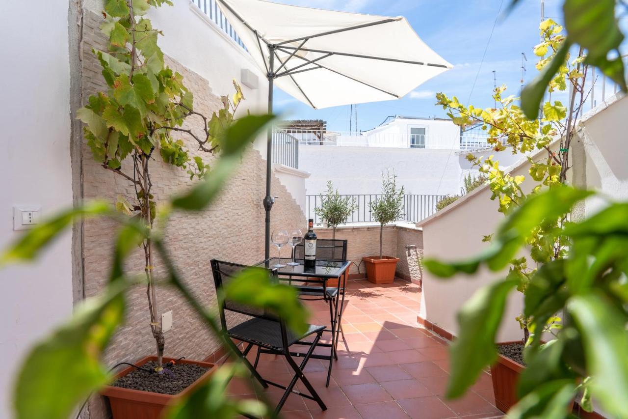 Wineart House, Terracielo Indipendente Nel Centro Di Monopoli Apartment Exterior foto